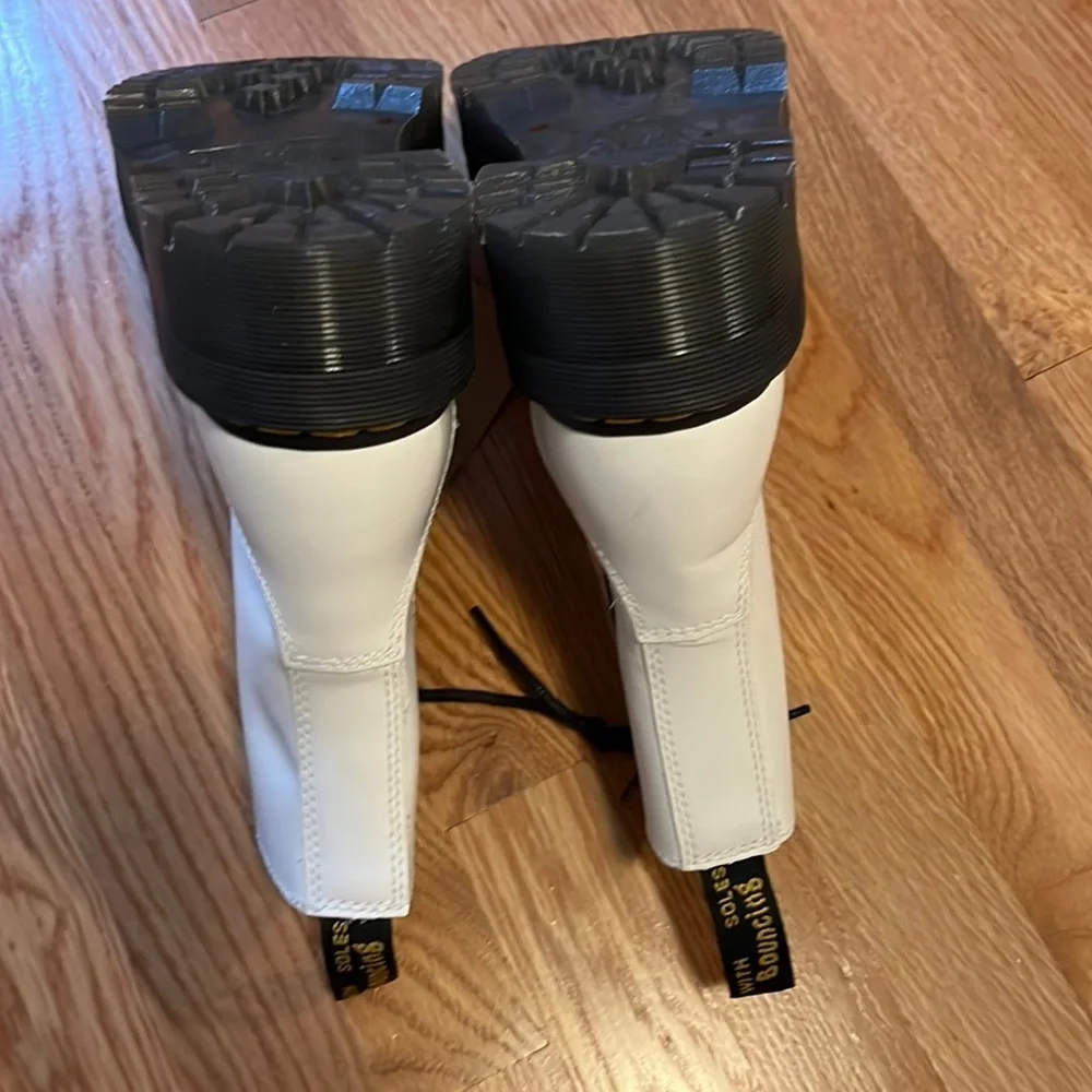 SALE NWT Dr Martens Jadon Smooth Leather Platform Boots White Size 8